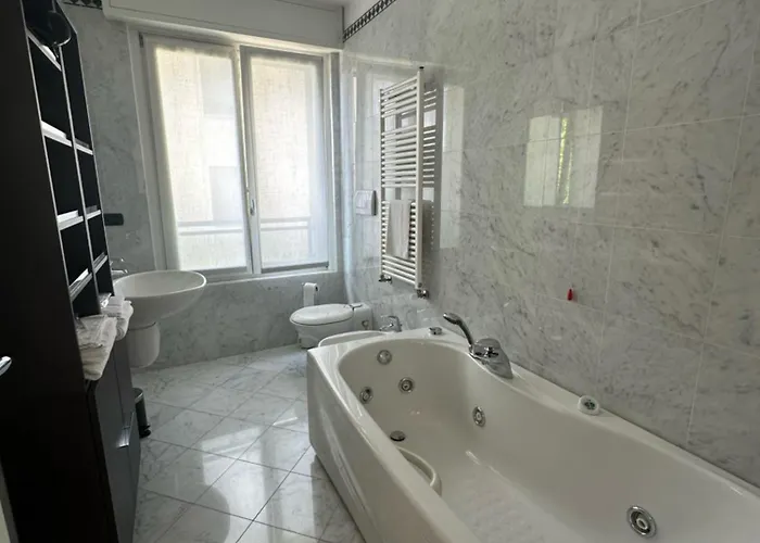 Apartment View Ac And Garage *