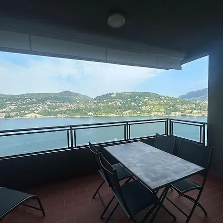 View Ac And Garage Côme