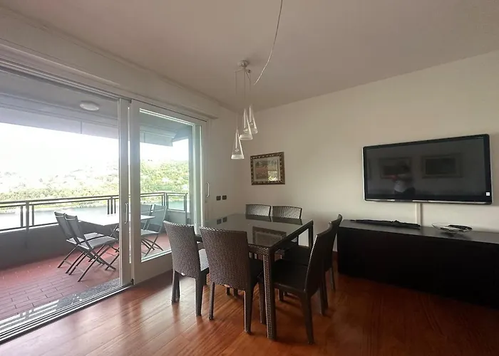 View Ac And Garage * Como