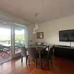 View Ac And Garage * Como