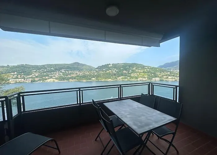 View Ac And Garage 科莫