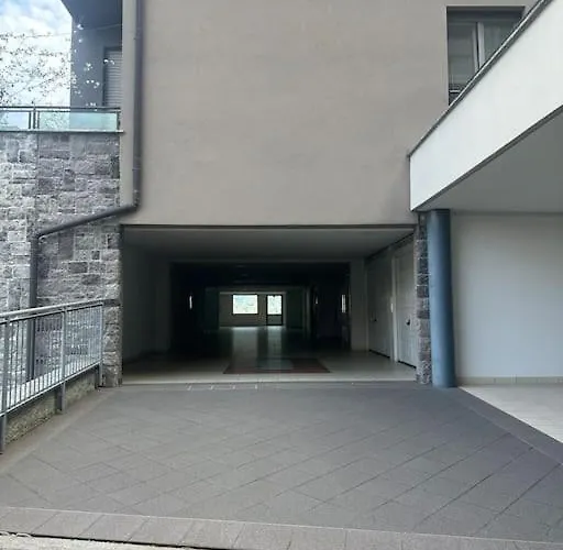 View Ac And Garage 科莫