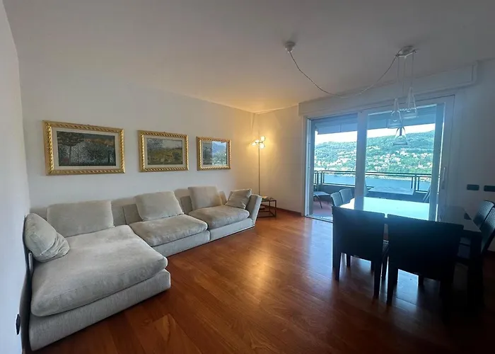 View Ac And Garage 科莫
